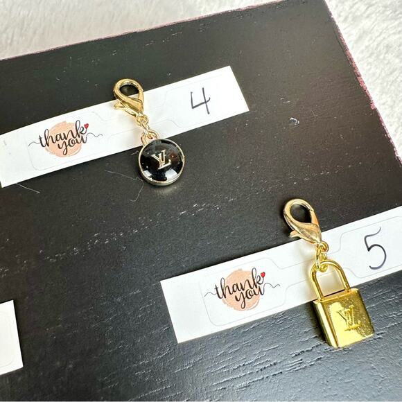 Louis Vuitton zipper pull charms ONE - Picture 5 of 5